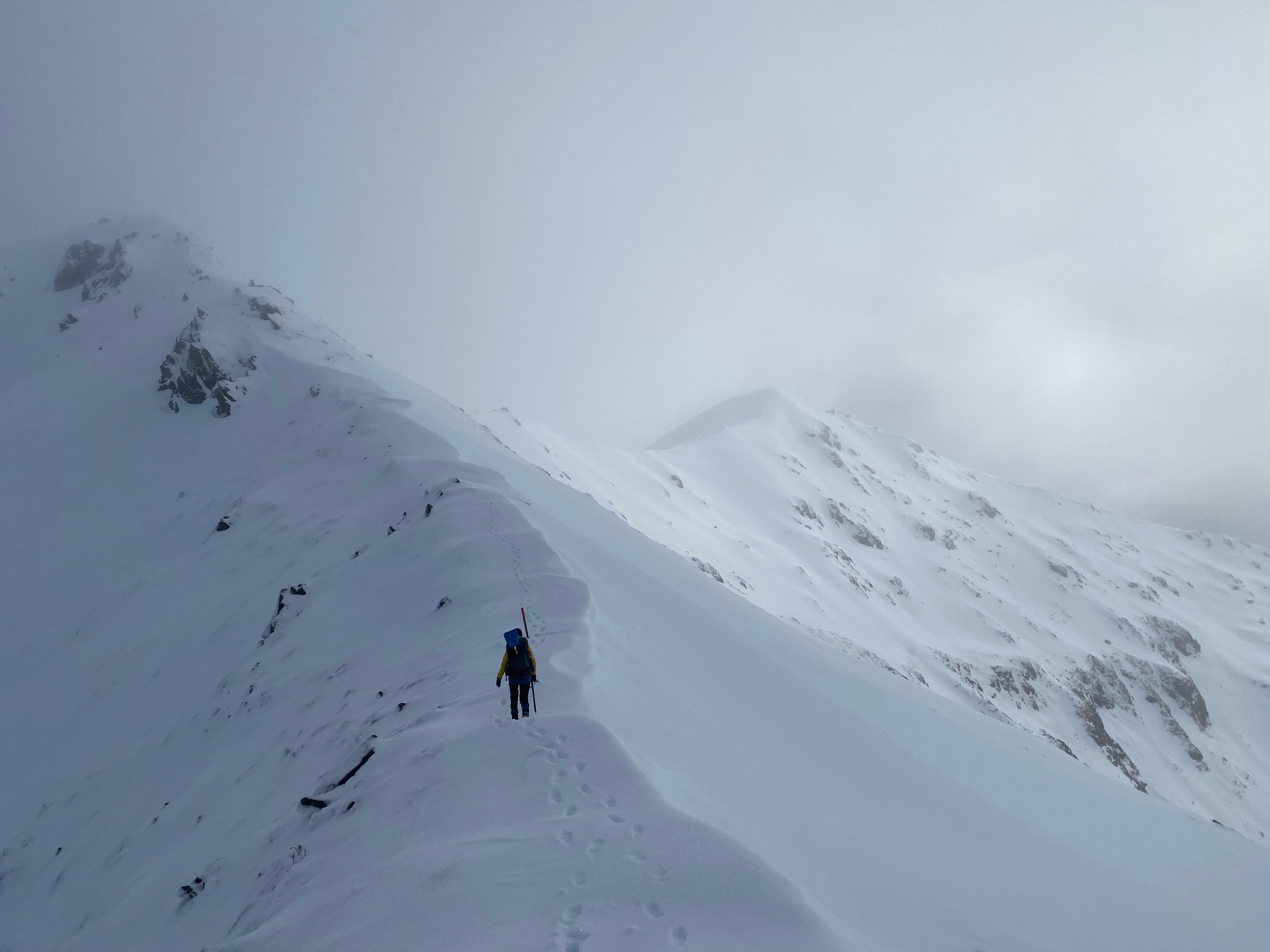The very atmospheric ridge with cornice on the way to 1401.